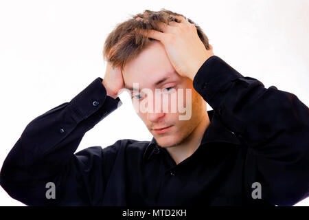 Un ragazzo invecchiato afferrò la sua testa.la consapevolezza del problema, errori, sfortuna Foto Stock