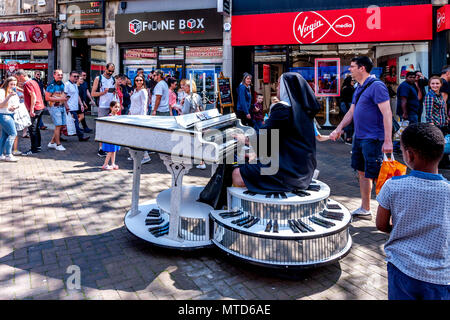 Abington St, Northampton, Inghilterra, Regno Unito. Foto Stock