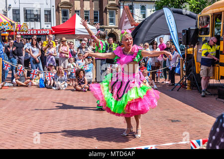 Ballerini Piazza del Mercato, Northampton, Inghilterra, Regno Unito. Foto Stock