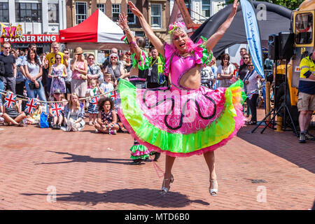 Ballerini Piazza del Mercato, Northampton, Inghilterra, Regno Unito. Foto Stock