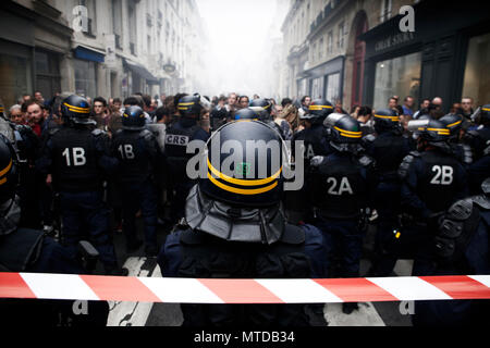 Parigi, Francia, 29 maggio 2018. Centinaia di dimostranti si sono riuniti per protestare contro il progetto del governo per cambiare lo stato degli operai ferroviari. Alexandros Michailidis/Alamy Live News Foto Stock