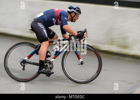 Graham Briggs di JLT Condor corre nella gara di ciclismo maschile 2018 OVO Energy Tour Series a Wembley, Londra, Regno Unito. Gara ciclistica 7° round Foto Stock