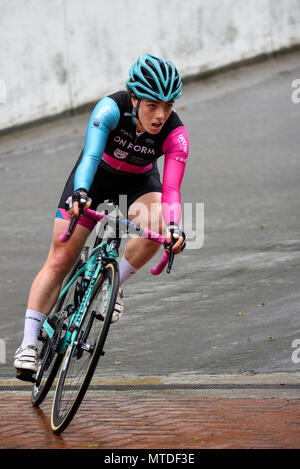 Anna Henderson del Team OnForm gareggia nella gara d'élite femminile DELLA OVO Energy Tour Series 2018 a Wembley, Londra, Regno Unito. Gara ciclistica 7° round Foto Stock