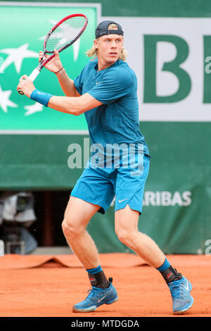 Parigi, Francia. 29 Maggio, 2018. Denis Shapovalov (CAN) Tennis : Denis Shapovalov del Canada durante gli Uomini Singoli Primo turno match di tennis aperto francese torneo contro John Millman di Australia al Roland Garros di Parigi, Francia . Credito: AFLO/Alamy Live News Foto Stock