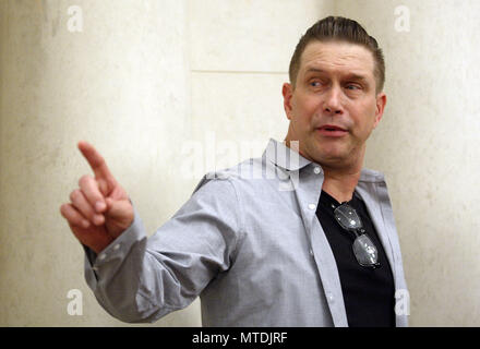 Kiev, Ucraina. Il 30 maggio 2018. STEPHEN BALDWIN, attore statunitense, parla con i media durante la sua conferenza stampa a Kiev in Ucraina, il 30 maggio 2018. BALDWIN è venuto a Kiev per prendere parte al National Prayer Breakfast dell'Ucraina. Credito: Serg Glovny/ZUMA filo/Alamy Live News Foto Stock