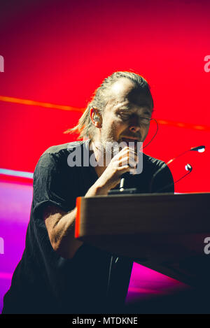 Milano, Italia. Il 29 maggio 2018. Italia: il produttore inglese, attore, cantante e song writer Thom Yorke, esecuzione dal vivo sul palco per il suo assolo tour Foto: Alessandro Bosio/Pacific Premere Credito: Alessandro Bosio/Alamy Live News Foto Stock