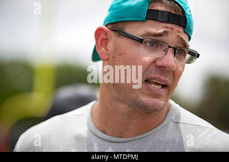 Davie, Florida, Stati Uniti d'America. Il 30 maggio 2018. I Delfini di Miami linea difensiva coach Kris Kocurek durante il team organizzato attività La Baptist Health Training Facility a Nova Southeastern University in Davie, Florida il 30 maggio 2018. Credito: Allen Eyestone/Palm Beach post/ZUMA filo/Alamy Live News Foto Stock