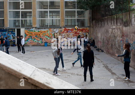 Roma. 'Machiavelli' high school occupata dagli studenti che protestano contro il governo taglia sull'istruzione. L'Italia. Foto Stock