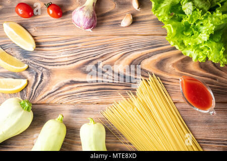 Sfondo di cibo Pasta cruda maccheroni Spaghetti Cappellini Foto Stock