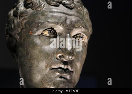 Ritratto in bronzo testa da Delos. "Innumerevoli aspetti di bellezza' nell antica arte presso il Museo Archeologico Nazionale di Atene.la mostra sarà s Foto Stock