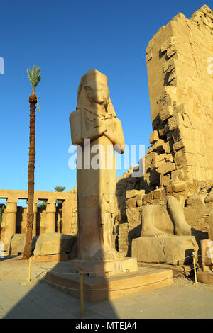 Ramses II nel tempio di Karnak e Luxor Foto Stock