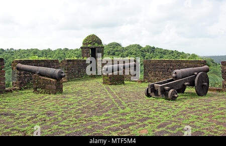 Storico e antico canonici del portoghese era durante la loro occupazione di Goa, India, utilizzato per la difesa contro gli autori di attacchi e intrusioni Foto Stock