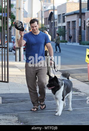 Henry Cavill lascia un Photoshoot per Hugo Boss con il suo cane Kal con: Henry Cavill dove: Los Angeles, California, Stati Uniti quando: 28 Apr 2018 Credit: WENN Foto Stock