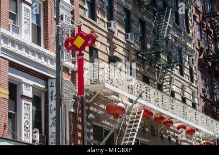 Appartamenti a Chinatown hanno Iron Fire sfugge, NYC, STATI UNITI D'AMERICA Foto Stock