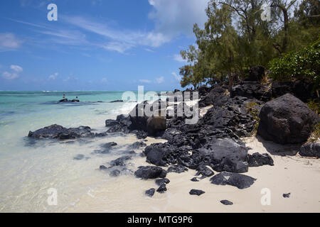 L'acqua limpida e spiagge bianche in Ile aux Cerfs, Mauritius Foto Stock