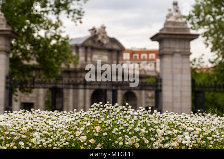 Puerta del Alcala en Madrid, Spagna Foto Stock