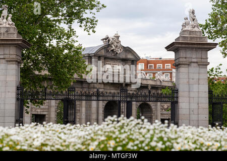 Puerta del Alcala en Madrid, Spagna Foto Stock