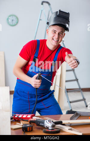 Imprenditore lavoro in officina Foto Stock