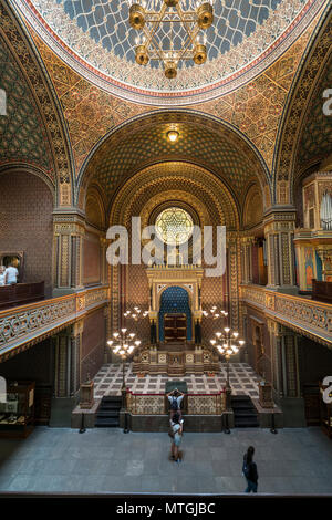 Le decorazioni all'interno della sinagoga spagnola di Praga, Repubblica Ceca Foto Stock