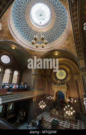 Le decorazioni all'interno della sinagoga spagnola di Praga, Repubblica Ceca Foto Stock