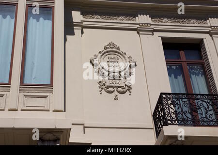 Una parete sollievo datata 1894 sul Sager House o Sager Palace, la residenza ufficiale del Primo ministro della Svezia, su Strömgatan a Stoccolma Foto Stock