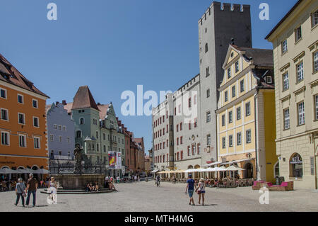 Le case aristocratiche medievali e le torri in Regensburg, Sito Patrimonio Mondiale dell'UNESCO, Baviera, Germania, Europa Foto Stock