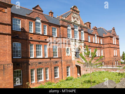 In mattoni rossi in stile vittoriano del secolo XIX Technical College edificio, Swindon, Wiltshire, Inghilterra, Regno Unito Foto Stock