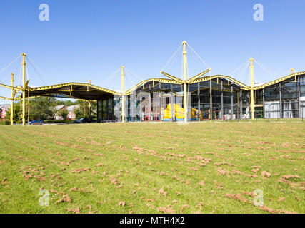 Renault centro distribuzione edificio progettato da Norman Foster 1982, ora lo spettro edificio, Swindon, Wiltshire, Inghilterra, Regno Unito Foto Stock