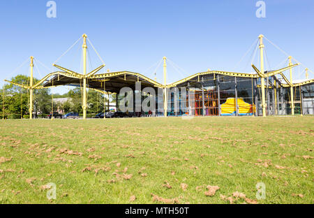 Renault centro distribuzione edificio progettato da Norman Foster 1982, ora lo spettro edificio, Swindon, Wiltshire, Inghilterra, Regno Unito Foto Stock