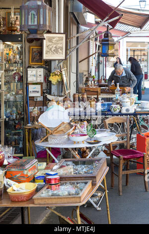 Il Marché aux Puces de Saint-Ouen, il famoso Mercato delle Pulci, Parigi Francia Foto Stock