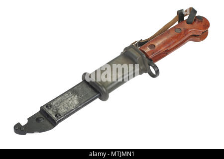 AK 47 a baionetta sciabola e isolato su bianco Foto Stock