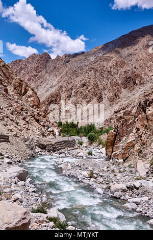 Aspro paesaggio in Ladakh Foto Stock