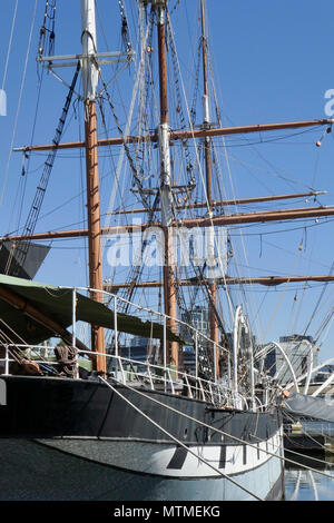 Melbourne, Australia: Marzo 08, 2017: Il Polly Woodside è un Belfast-costruito, tre masted, ferro a scafo barca. Lei è nel sud Wharf precinct. Foto Stock