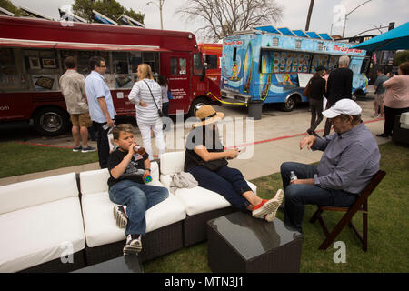 Carrello alimentari, Beverly Hills mostra d'arte, Beverly Gardens Park, Beverly Hills, Los Angeles, California, Stati Uniti d'America Foto Stock