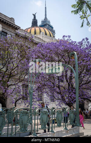 Bellas Artes Stazione della Metropolitana, una copia della metropolitana dalla stazione della metropolitana di Parigi, Città del Messico, Messico Foto Stock