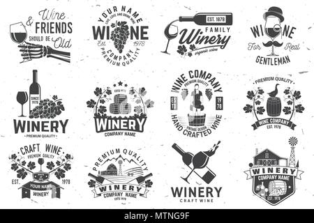 Set di vino badge aziendale, segno o etichetta. Illustrazione Vettoriale. Vintage design per società di cantina, bar, pub, negozio, branding e ristorante business. Coaster per bicchieri da vino Illustrazione Vettoriale