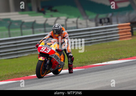 La Spagna è Marc Marquez a cavallo della sua Repsol Honda RCV factory bike a The Official MotoGP winter test sul circuito di Sepang in Malesia. Foto Stock