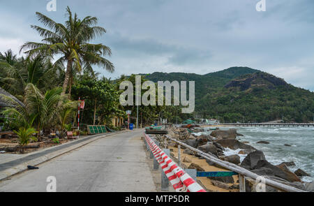 Kien Giang, Vietnam - il Apr 6, 2018. Lungomare su Nam Du isola al giorno di sole in Kien Giang, Vietnam. Foto Stock