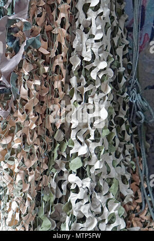 Stile militare camouflage net per hidding nella natura Foto Stock