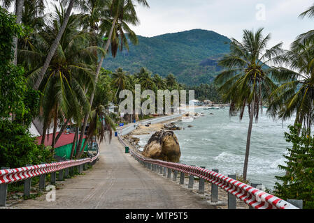 Kien Giang, Vietnam - il Apr 6, 2018. Lungomare su Nam Du isola al giorno di sole in Kien Giang, Vietnam. Foto Stock