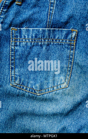 Sfondo da blue jeans e jean mancanza, Close-up di jeans texture, carta da parati blu denim. Foto Stock