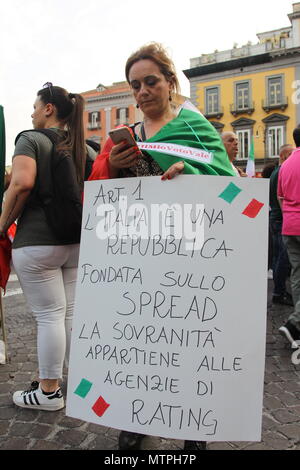 Napoli, Italia. 29 Maggio, 2018. La manifestazione del M5S a Napoli con i militanti del M5S e con il leader politico Luigi Di Maio. Credito: Salvatore Esposito/Pacific Press/Alamy Live News Foto Stock