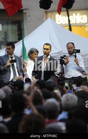 Napoli, Italia. 29 Maggio, 2018. La manifestazione del M5S a Napoli con i militanti del M5S e con il leader politico Luigi Di Maio. Credito: Salvatore Esposito/Pacific Press/Alamy Live News Foto Stock