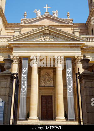 Facciata neoclassica della Cattedrale di St Mary - Pamplona, Navarra, Spagna Foto Stock