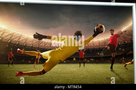 Gioco del calcio momento con portiere Foto Stock