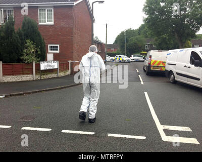 La scena di una fatale accoltellato in Strathfield a piedi, Wolverhampton, dove un 15-anno-vecchio ragazzo morto a seguito di un accoltellato il martedì notte. Foto Stock