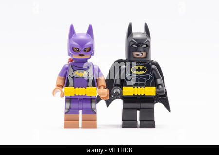 La mini figura di Batman e batgirl. Lego minifigures sono fabbricati da Lego Foto Stock