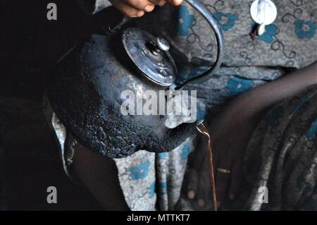 Cerimonia di caffè di Gondar, Etiopia Foto Stock
