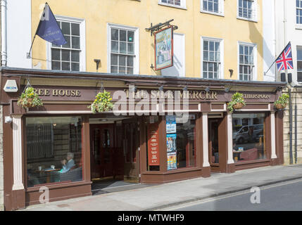 La seta Mercer, Wetherspoon pub di St Johns Street, Devizes, Wiltshire, Inghilterra, Regno Unito Foto Stock