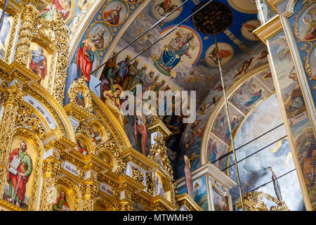 Il interni colorati della cattedrale della Dormizione, Pechersk Lavra complesso del convento, Kiev, Ucraina Foto Stock